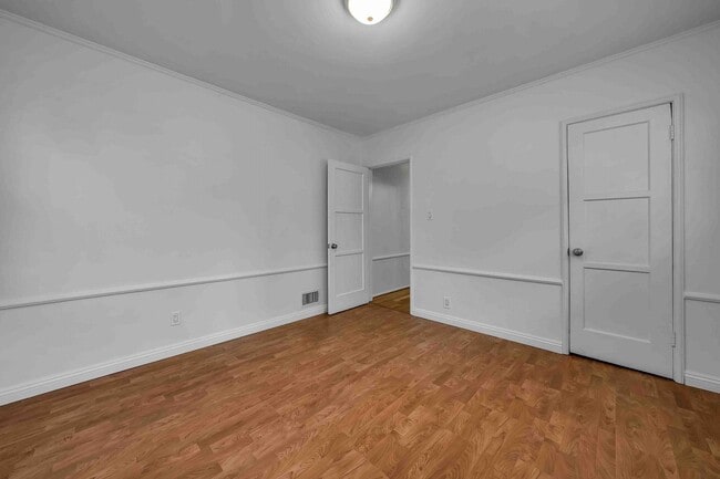 Building Photo - Large unit walking distance to the triangle!