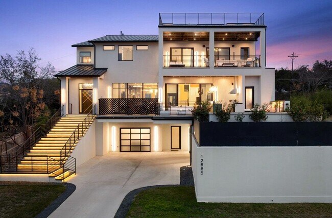 Building Photo - 12885 Park Dr