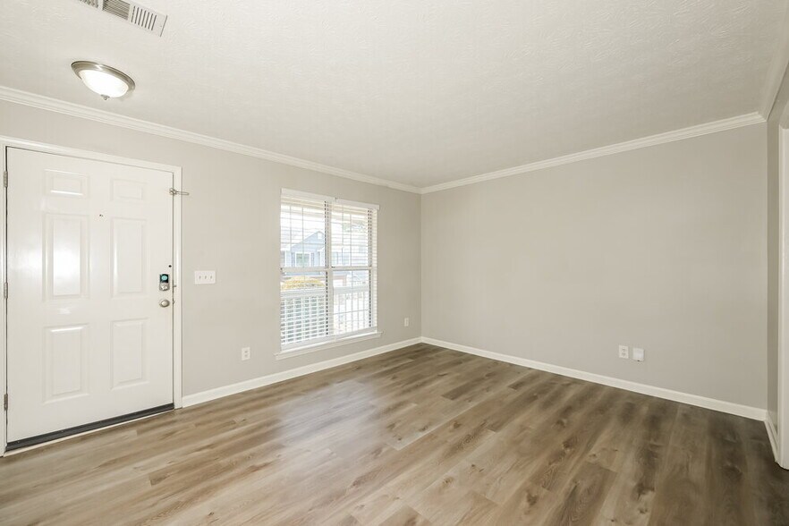 Building Photo - 2092 Wedgewood Dr
