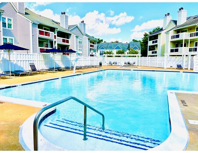 Condo Pool - 12920 Grays Pointe Rd