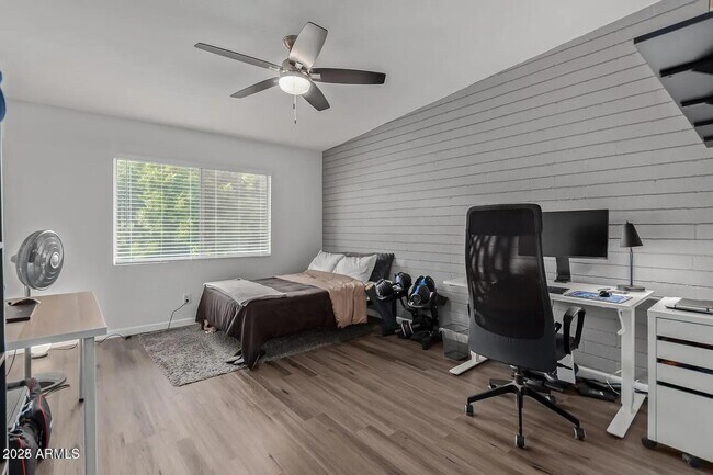 Building Photo - 6108 N 12th Pl