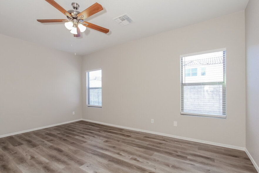 Building Photo - 3134 W Cavedale Dr