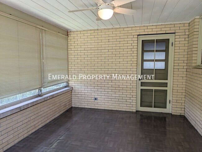 Building Photo - 127 Hilton Ave