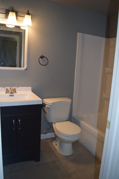 Newly remodeled full bathroom - 108 Wood Ct