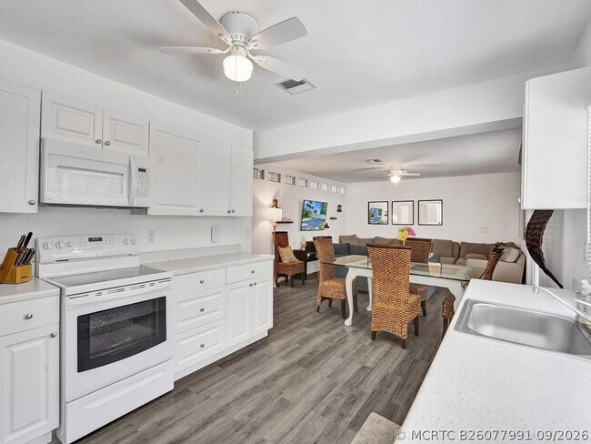 Building Photo - 4422 Sea Grape Dr