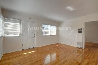 Building Photo - 944 21st St