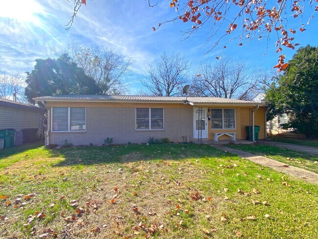 Building Photo - Single Family Home