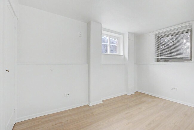 Building Photo - 5938 E 14th Ave