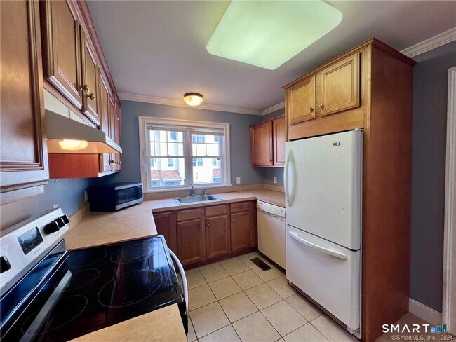 Building Photo - 527 W Thames St