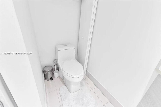 Building Photo - 650 NE 32nd St