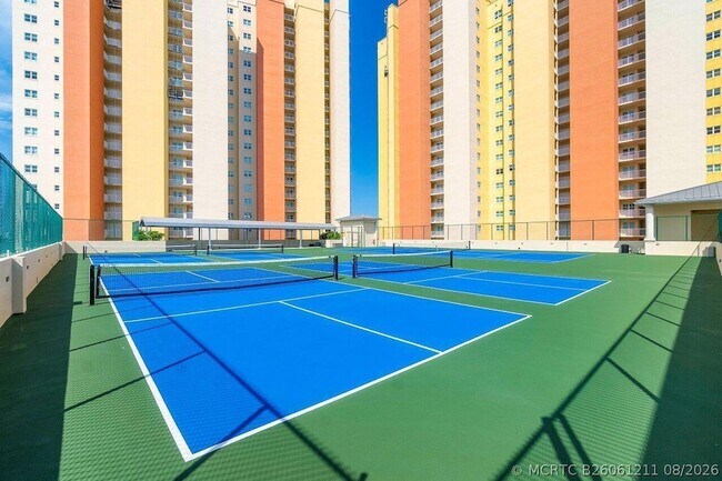 Building Photo - 2650 Lake Shore Dr