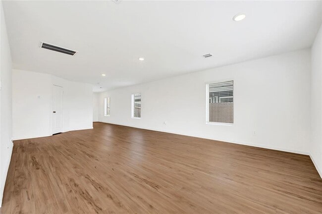 Building Photo - 227 River Grv Ct