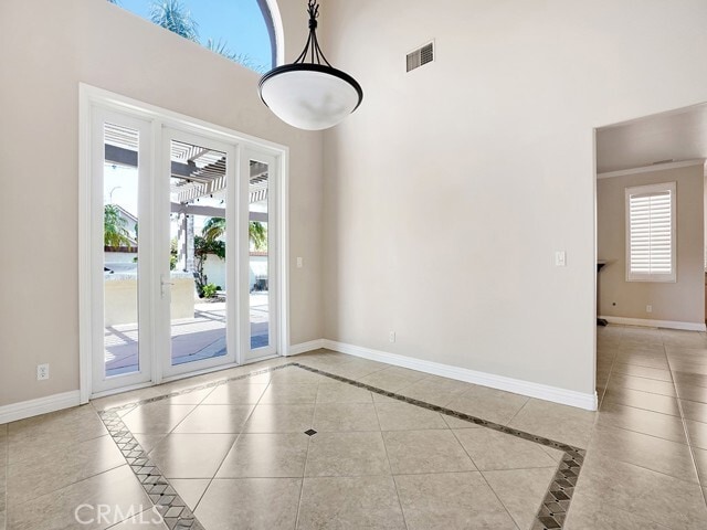 Building Photo - 2326 Pinehurst Dr