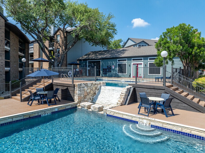 Pool - Silver Creek Apartments