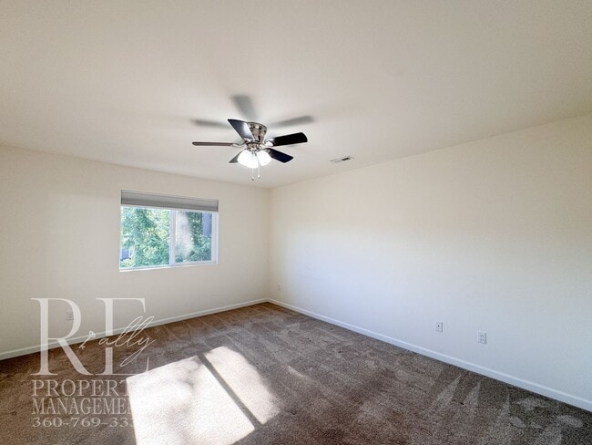 Building Photo - 4250 SE Horsehead Way