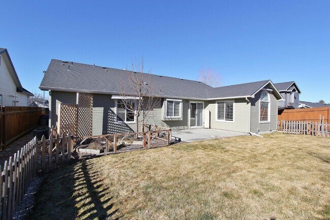 Building Photo - Immaculate Single-Level Home