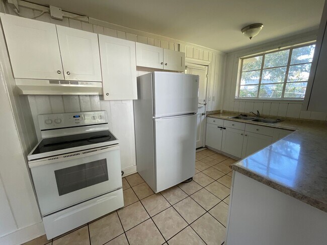 Building Photo - 3 bedroom 1 bathroom home for rent!