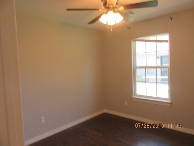 Building Photo - 1108 S Haden