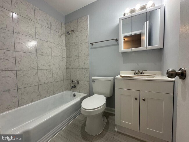 Building Photo - 14451 Village Dr