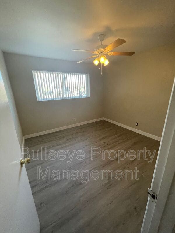 Building Photo - 3127 W Dahlia Dr