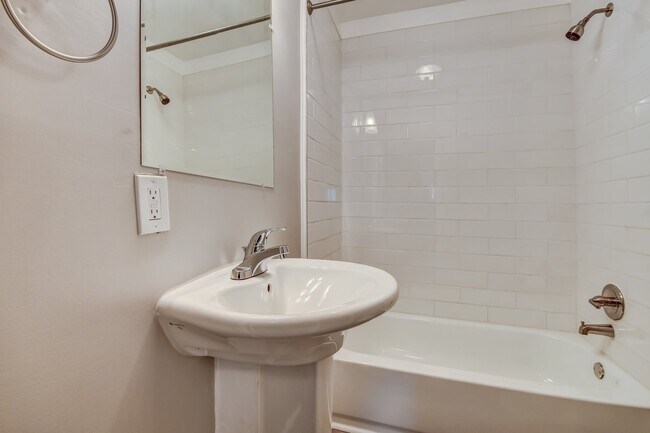 Building Photo - 625 27th St SW