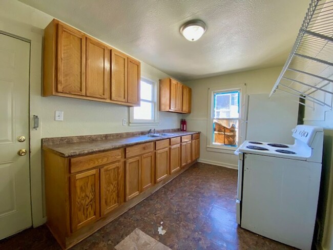 Primary Photo - 2 Bedroom 1 Bath Upstairs Unit Available i...