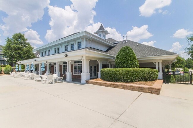 Building Photo - Lovely & Spacious 3 Bedroom, 2.5 Bathroom ...