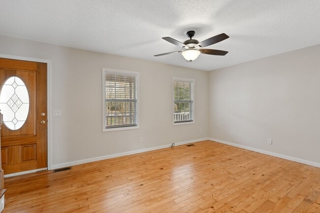 Building Photo - Beautiful 3 BR, 3BA Home-District 1 Schools, Walking Distance to Downtown Inman