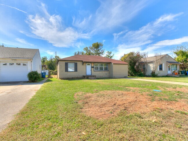 Building Photo - 302 Russell Dr