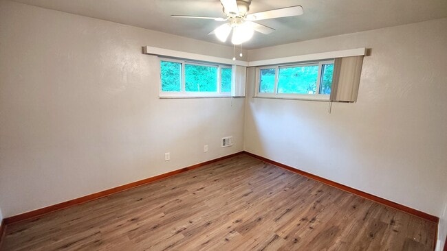 Building Photo - *Spacious & Updated 3BD/2BA Single-Family Home Available in Bethel Park*