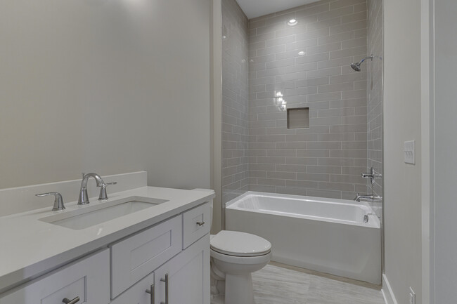 1ST FLOOR BATH #1 - 2022 Herman St