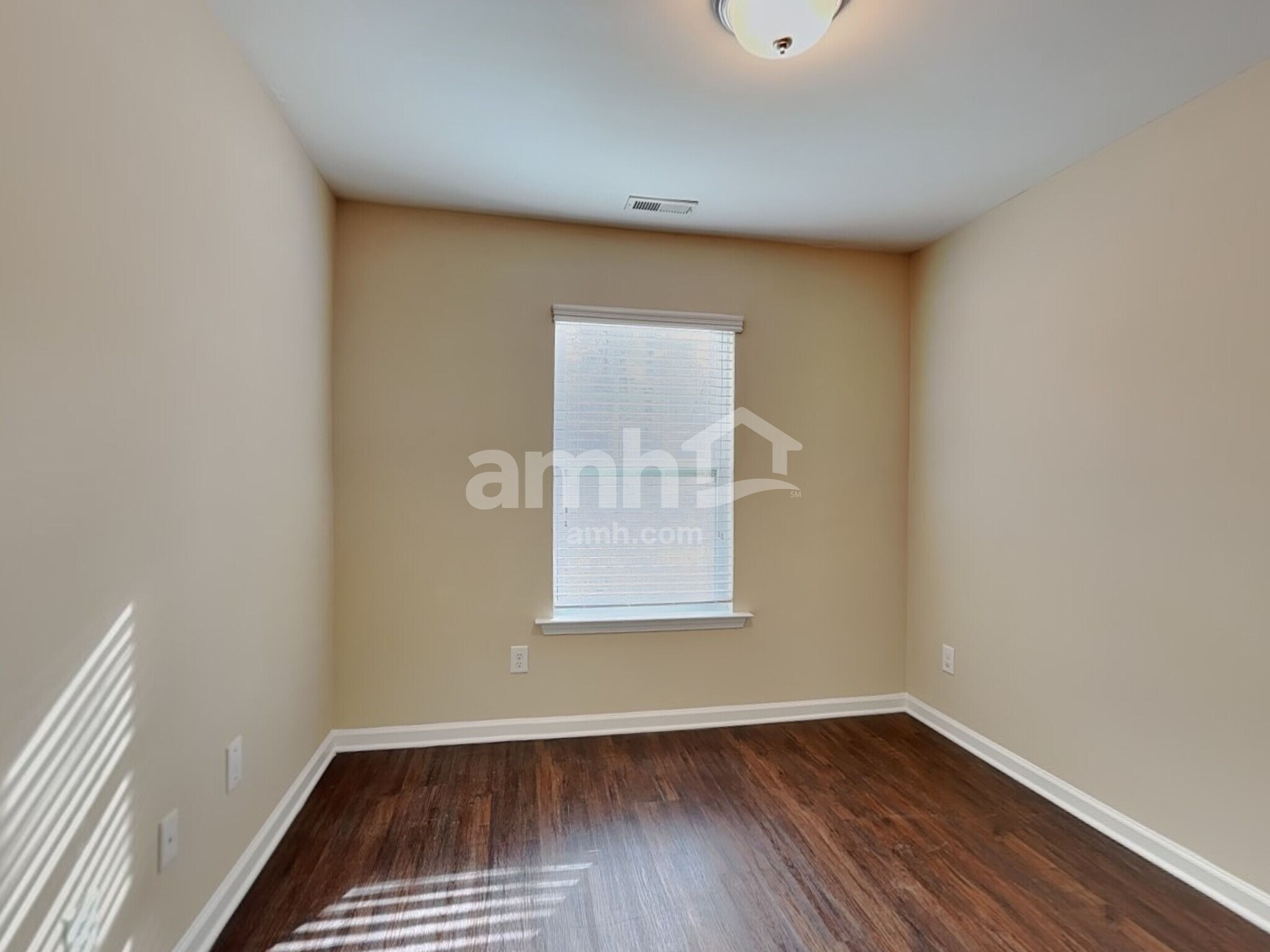 Building Photo - 405 Birch Run Dr