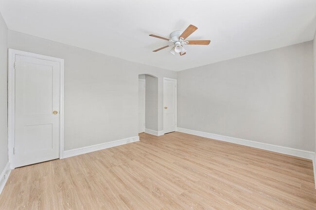 Building Photo - ???UPDATED 3 BEDROOMS AND 1BATH HOME WITH ...