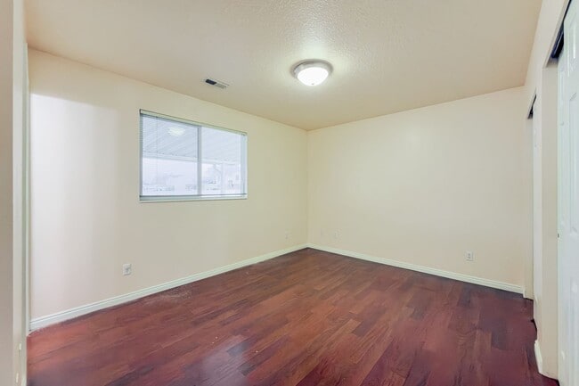 Building Photo - Modern 3 Bed, 2 Bath Home with LVP Flooring & 2-Car Garage! - Available NOW!