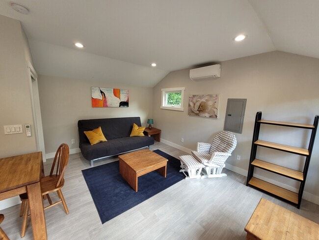 Building Photo - 7279 SW Canyon Ln