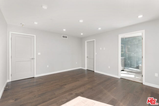 Building Photo - 849 N Alta Vista Blvd