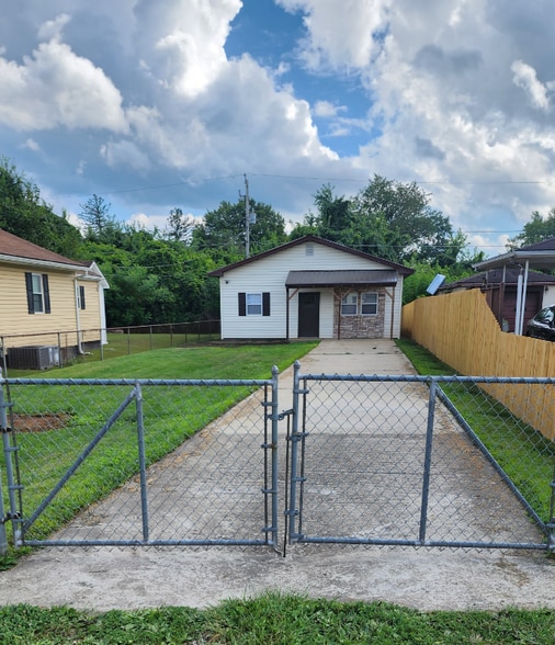 Building Photo - 34 Davis St W