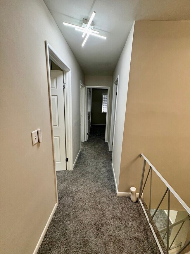 Building Photo - 207 Walker Dr