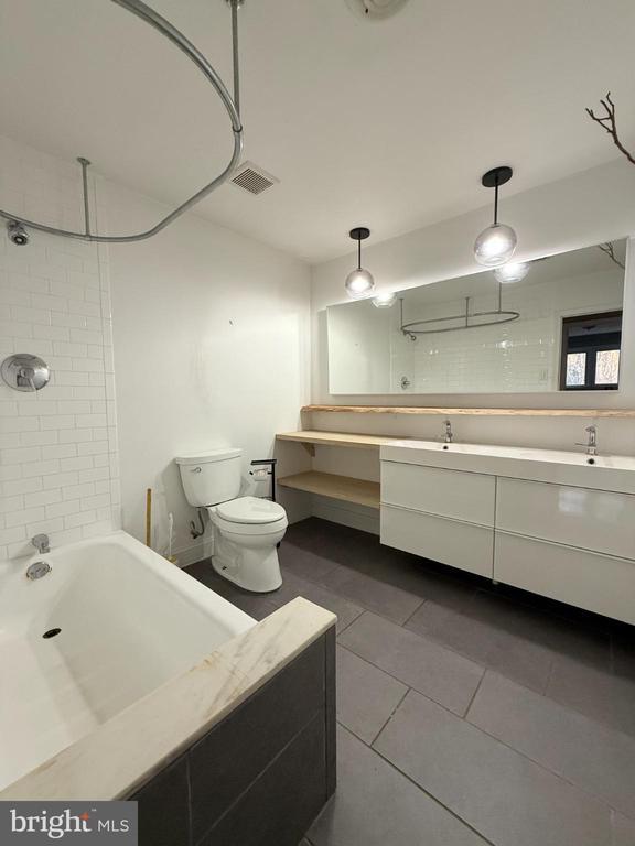 Building Photo - 7201 Orwell Rd