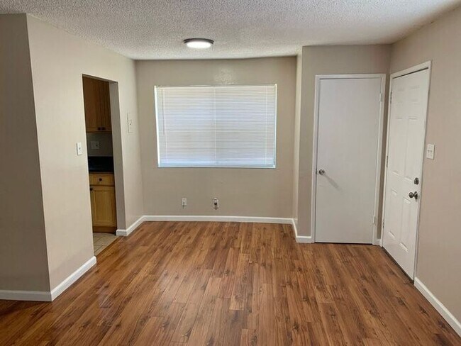 Building Photo - 2 Bedroom 1 Bathroom Condo in Antioch - AVAILABLE NOW !!