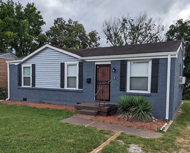 Building Photo - 3213 Lagrange Dr