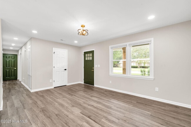 Building Photo - 114 Candlewood Dr