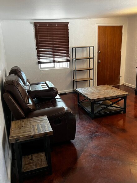 Primary Photo - 1512 N Forgeus Ave