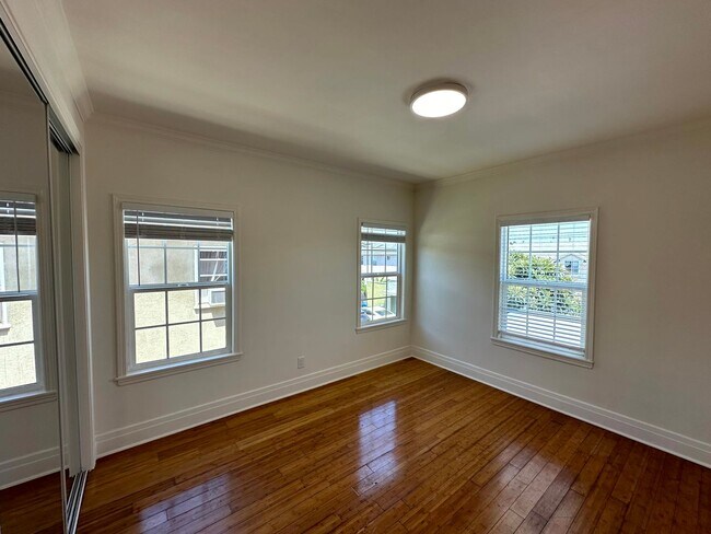 Building Photo - 1536 4th Ave