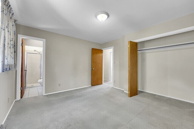 Building Photo - 4220 Edwinstowe Ave