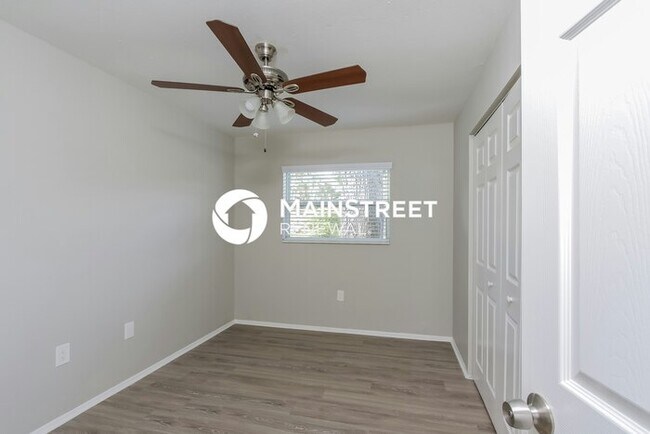 Building Photo - 3 Bedroom Pet-Friendly Home in Sarasota, FL with Main Street Renewal