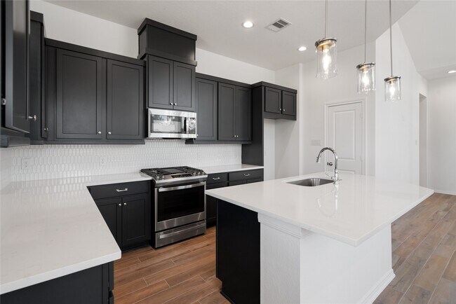 Building Photo - 611 Silver Pear Ct