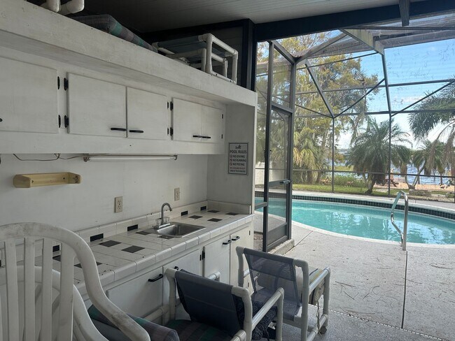 Building Photo - Lakefront 3 Bedroom 1 Bathroom in Haines City