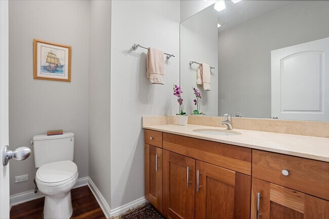 Building Photo - 1018 N Hermitage Ave