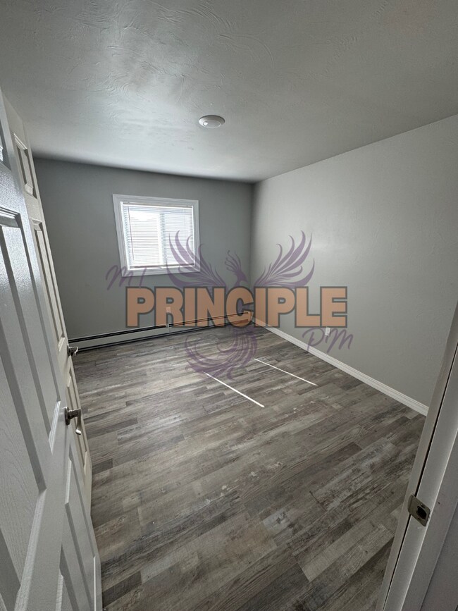 Building Photo - Renovated 2 bedroom Duplex on the flats